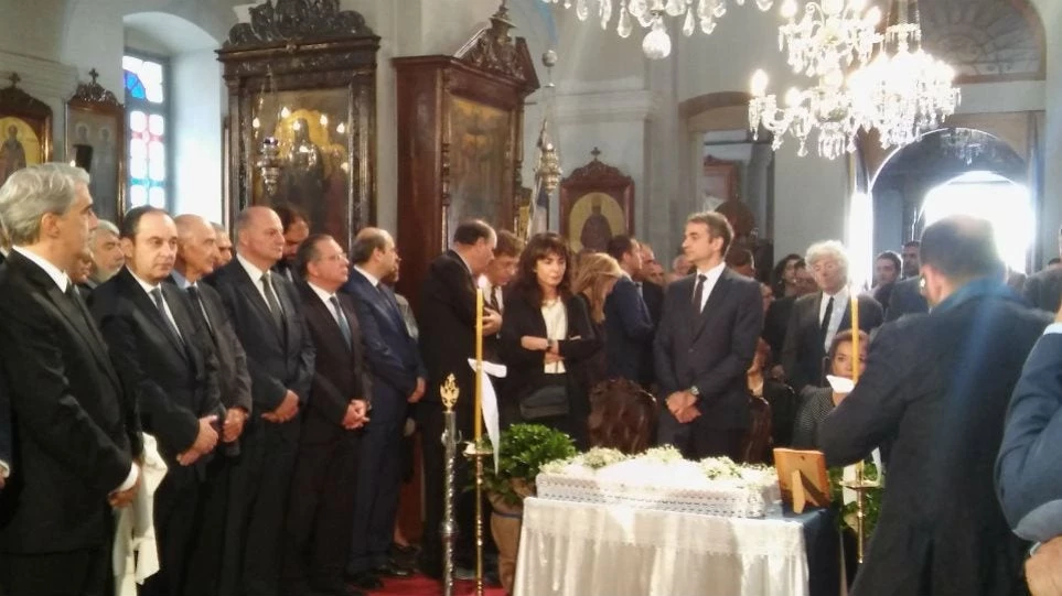 Πλήθος κόσμου στο ετήσιο μνημόσυνο του Κωνσταντίνου Μητσοτάκη στα Χανιά (εικόνες)